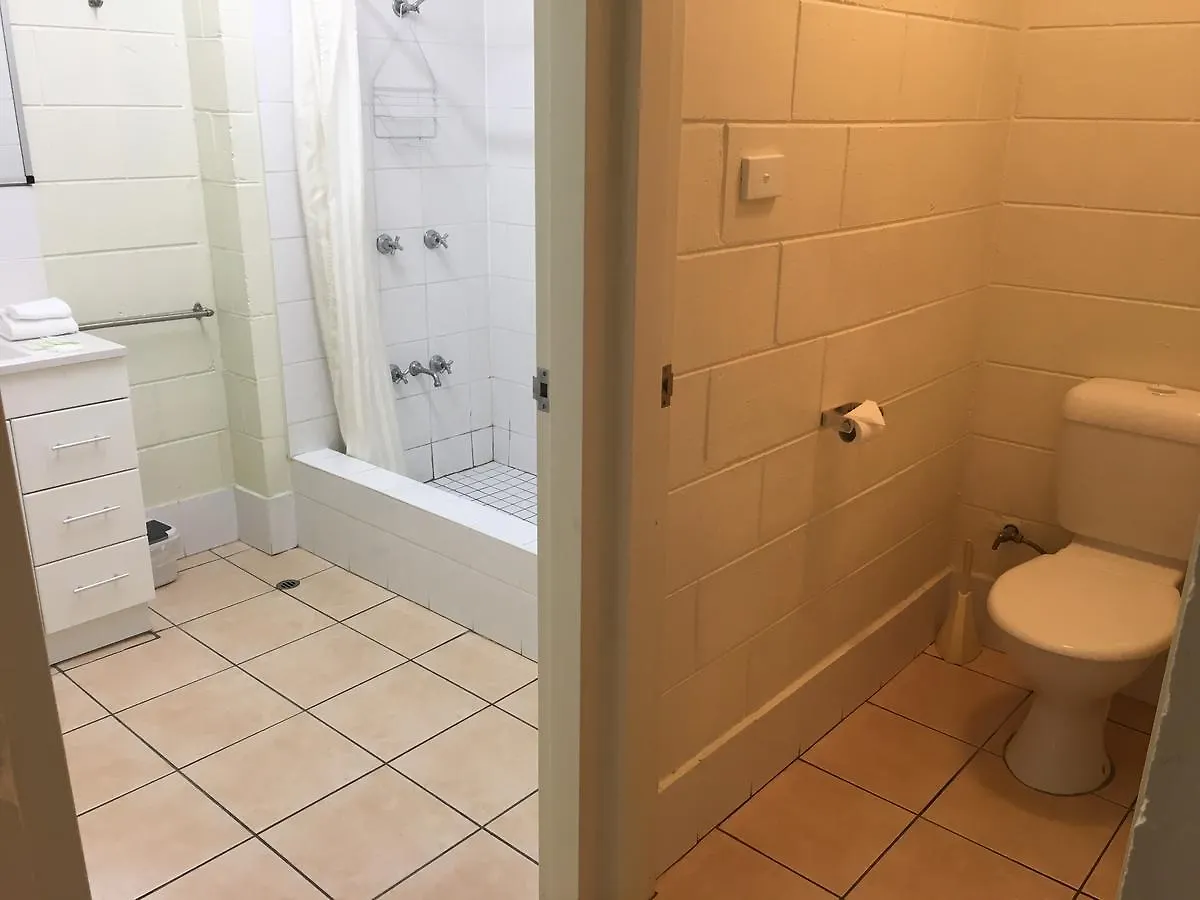 Oasis Inn Apartments Кэрнс