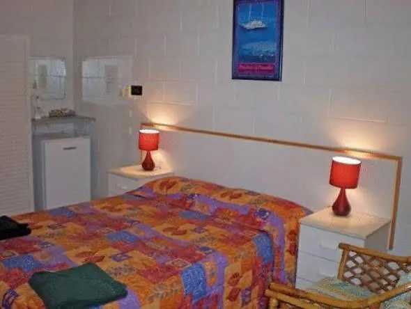 Апарт-отель Oasis Inn Apartments Кэрнс